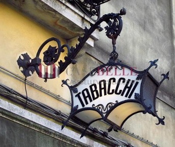 Foto Bar a Forte dei Marmi Centro di 60 m² con 2 locali in vendita