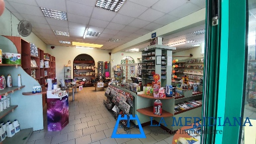 Foto Negozio a Lamporecchio Centro di 250 m² con 4 locali in vendita