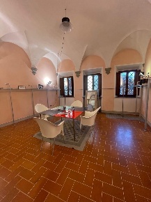Foto Ufficio a San Miniato Centro Storico di 180 m² con 6 locali in vendita