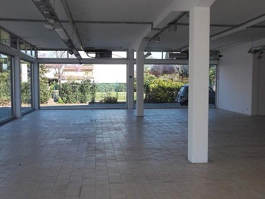 Foto Locale commerciale a Cascina di 350 m² con 1 locali in vendita
