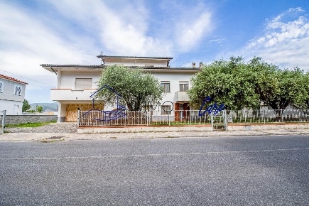 Foto Villa unifamiliare a Pisa Porta a Lucca di 336 m² con 10 locali