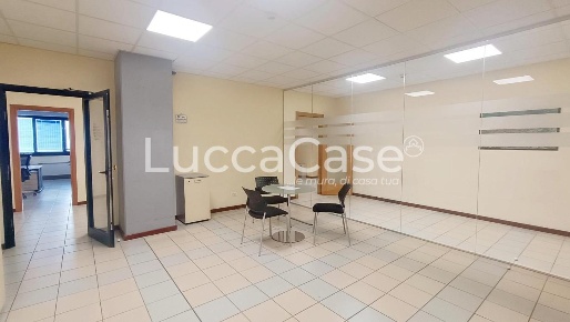 Foto Ufficio a Lucca Sant'Anna di 400 m² con 13 locali in affitto