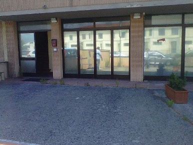 Foto Locale commerciale a Calcinaia Centro di 300 m² con 1 locali
