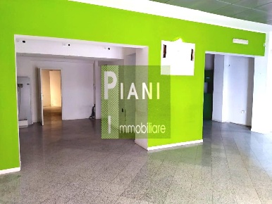 Foto Locale commerciale a Livorno Attias - Marconi di 190 m² con 3 locali