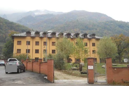 Foto Hotel a Bobbio Pellice Centro di 4900 m² con 30 locali in vendita