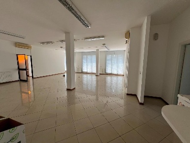 Foto Ufficio a Pisa Ospedaletto di 335 m² con 1 locali in affitto