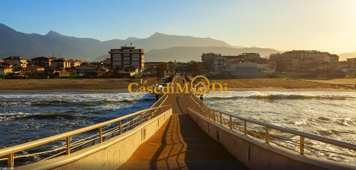 Foto Hotel a Camaiore Lido di Camaiore di 1008 m² con 24 locali in vendita