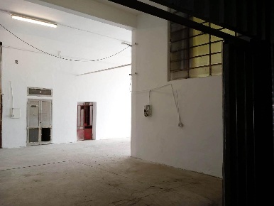 Foto Locale commerciale a Vicopisano Centro di 90 m² con 2 locali