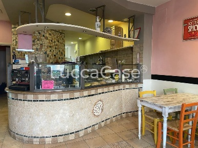 Foto Locale commerciale a Lucca Piazza Anfiteatro - Torre Guinigi di 140 m²