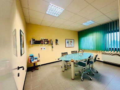 Foto Ufficio a Capannori Lammari - Lunata di 80 m² con 4 locali in vendita