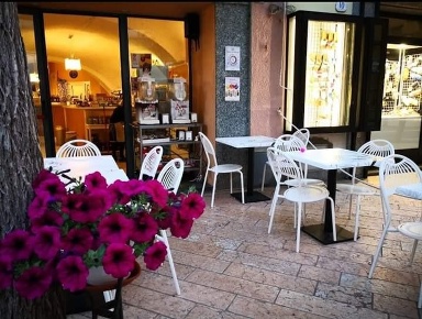 Foto Bar a Diano Marina Centro di 90 m² con 2 locali in vendita