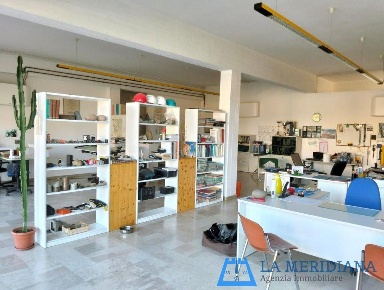 Foto Locale commerciale a Lamporecchio Centro di 250 m² con 3 locali