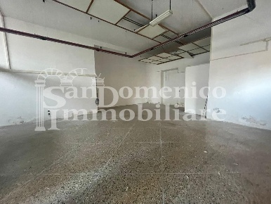 Foto Locale commerciale a Cascina Centro di 80 m² con 1 locali in affitto