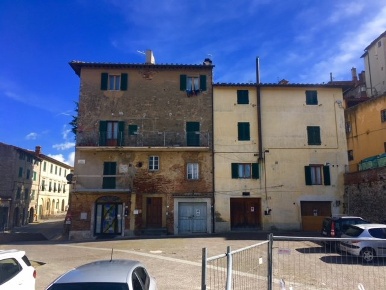 Foto Locale commerciale a Peccioli Centro di 78 m² con 2 locali in vendita