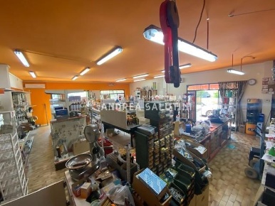 Foto Negozio a Santa Maria a Monte Centro di 200 m² con 3 locali in vendita