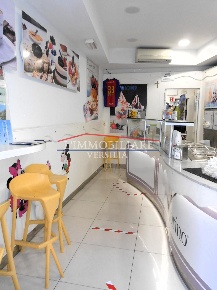 Foto Attività commerciale a Massa Centro di 28 m² con 2 locali in vendita