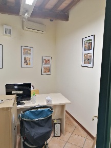 Foto Locale commerciale a Siena Ovile - San Francesco di 80 m² con 5 locali