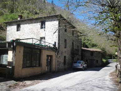 Foto Ristorante a Barga di 180 m² con 5 locali in vendita