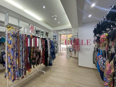 Foto Attività commerciale a Camaiore Lido di Camaiore di 45 m² con 2 locali