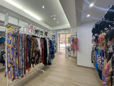Foto Attività commerciale a Camaiore Lido di Camaiore di 45 m² con 2 locali