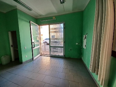 Foto Locale commerciale a Capraia e Limite di 25 m² con 2 locali in vendita