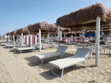 Foto Attività commerciale a Camaiore Lido di Camaiore di 500 m² in vendita