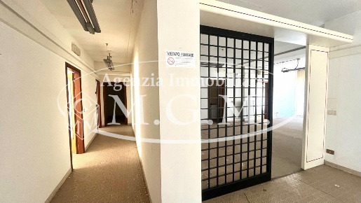 Foto Ufficio a Cascina Centro di 280 m² con 9 locali in affitto