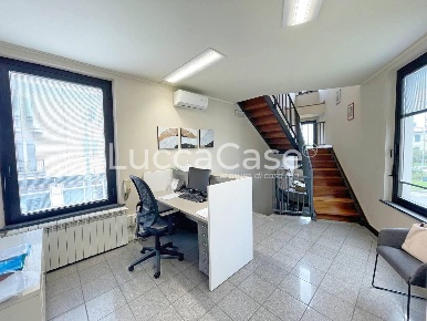 Foto Ufficio a Lucca Sant'Anna di 120 m² con 10 locali in affitto