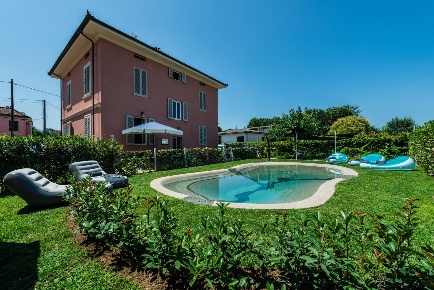 Foto Attività commerciale a Lucca Tempagnano - Picciorana di 200 m²