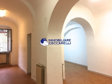 Foto Ufficio a Massa Centro di 120 m² con 5 locali in affitto
