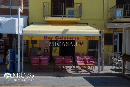 Foto Attività commerciale a Pisa Marina di Pisa di 70 m² con 2 locali