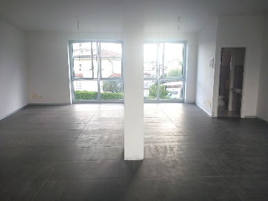 Foto Locale commerciale a Bientina Semicentro di 80 m² con 1 locali