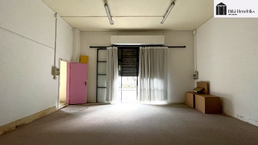 Foto Locale commerciale a Santa Croce sull'Arno Centro di 121 m² in vendita