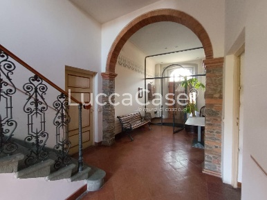Foto Locale commerciale a Capannori Lammari - Lunata di 120 m² con 4 locali