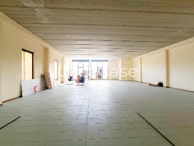 Foto Laboratorio a Lucca Sant'Anna di 230 m² con 1 locali in vendita