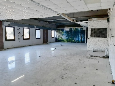Foto Locale commerciale a Collesalvetti Stagno di 800 m² con 3 locali