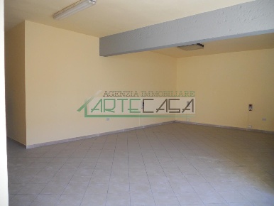 Foto Locale commerciale a San Giuliano Terme Ghezzano di 120 m² in affitto