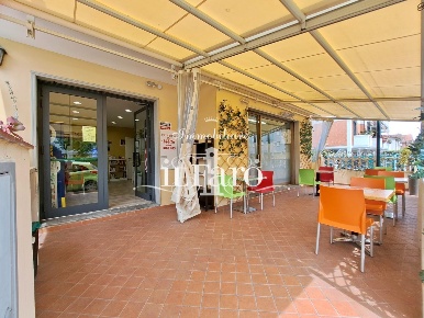 Foto Negozio a Viareggio Darsena - Ex Campo di Aviazione di 50 m²