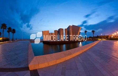 Foto Locale commerciale a Massa Centro di 150 m² con 2 locali in vendita