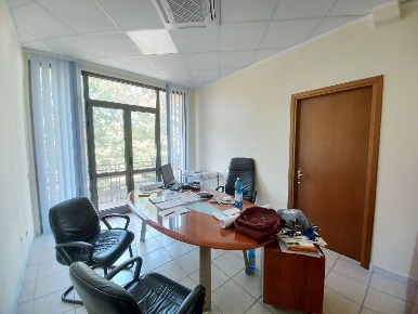 Foto Ufficio a Cascina Semicentro di 80 m² con 4 locali in affitto