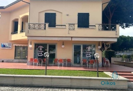 Foto Laboratorio a Montignoso Cinquale di 60 m² con 4 locali in vendita