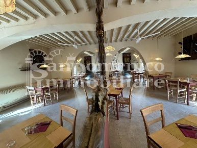 Foto Ristorante a Calci Montemagno di 170 m² con 6 locali in vendita