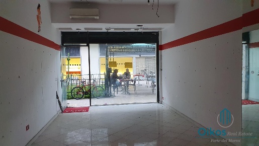 Foto Attività commerciale a Massa Centro di 100 m² con 6 locali in vendita