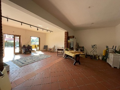 Foto Locale commerciale a Massa Marina di Massa Centro di 110 m² in affitto