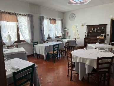 Foto Ristorante a Lanzo Torinese di 300 m² con 6 locali in vendita
