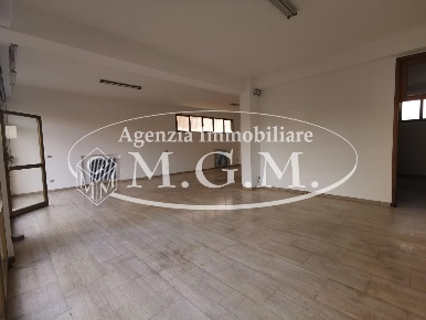 Foto Locale commerciale a Castelfranco di Sotto Centro di 100 m² in affitto