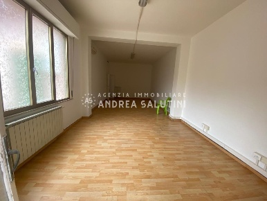Foto Ufficio a Pontedera Centro di 150 m² con 6 locali in affitto