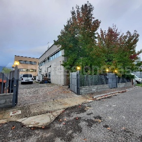 Foto Laboratorio a Cascina Semicentro di 340 m² con 8 locali in vendita
