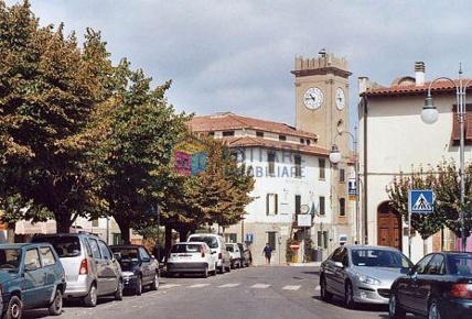 Foto Locale commerciale a Collesalvetti Centro di 68 m² con 4 locali