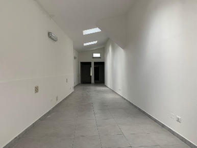 Foto Locale commerciale a San Giuliano Terme Asciano, Agnano di 70 m²